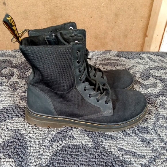 Dr Martens Combs Y Black Lace Combat Boots Boys Size 5 - Picture 1 of 7
